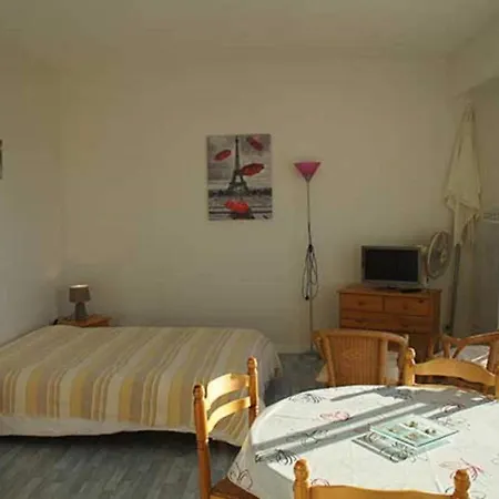 Inviting In With Balcony Apartment *