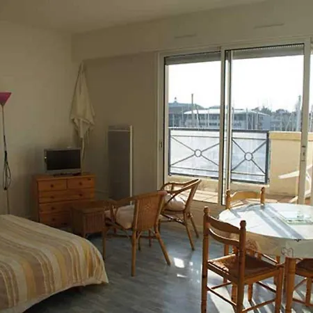 Apartment Inviting In With Balcony